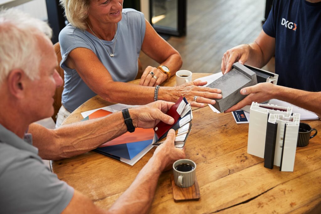 Kies een kunststof kozijnen kleur met behulp van de kleurenwaaier
